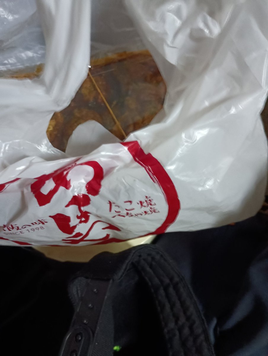 mcyamarr's tweet photo. 帰りにあほやで、焼けてるだけ買って帰るよ、ちゃうちゃうちゃいまんねん https://t.co/CMq3oTLW2M