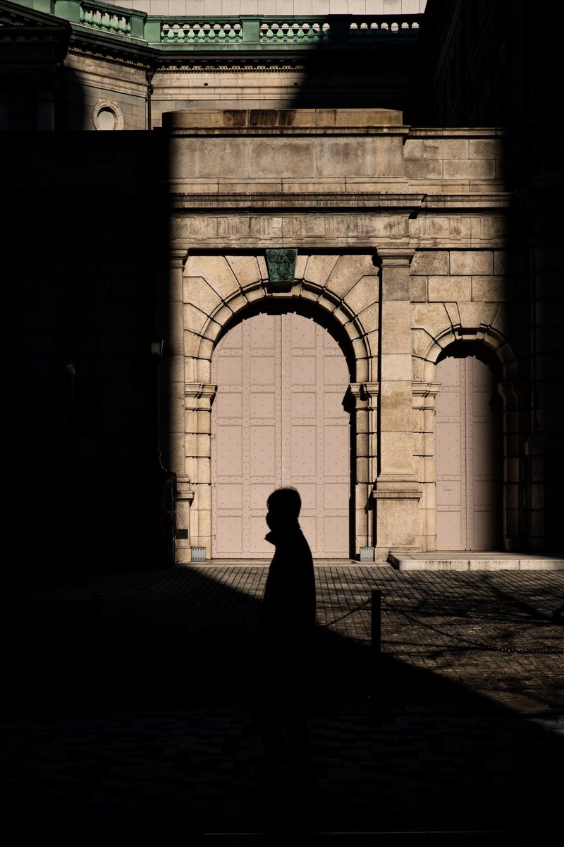 Y_1985_T's tweet photo. Shadows / Tokyo🇯🇵

#Y_1985_T_Photo

#Streetphotography https://t.co/b56lgffRGK