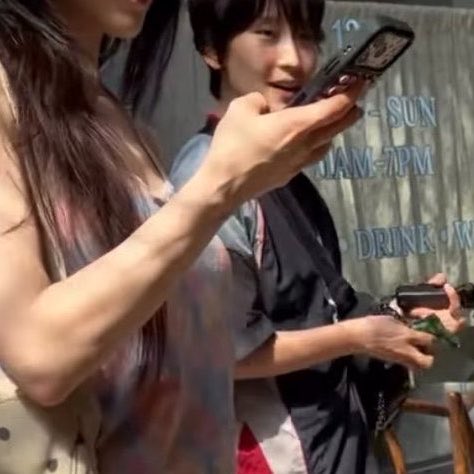 𓍼 tweet media