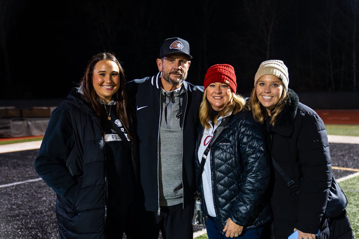 coachheavyd's tweet photo. Happy Birthday to my beautiful wife @lynnlambdavis.  She is the most amazing and selfless person I know.  Always putting others first. I hope you have a great day. Love you Lynard! https://t.co/WsMwzR3U8H