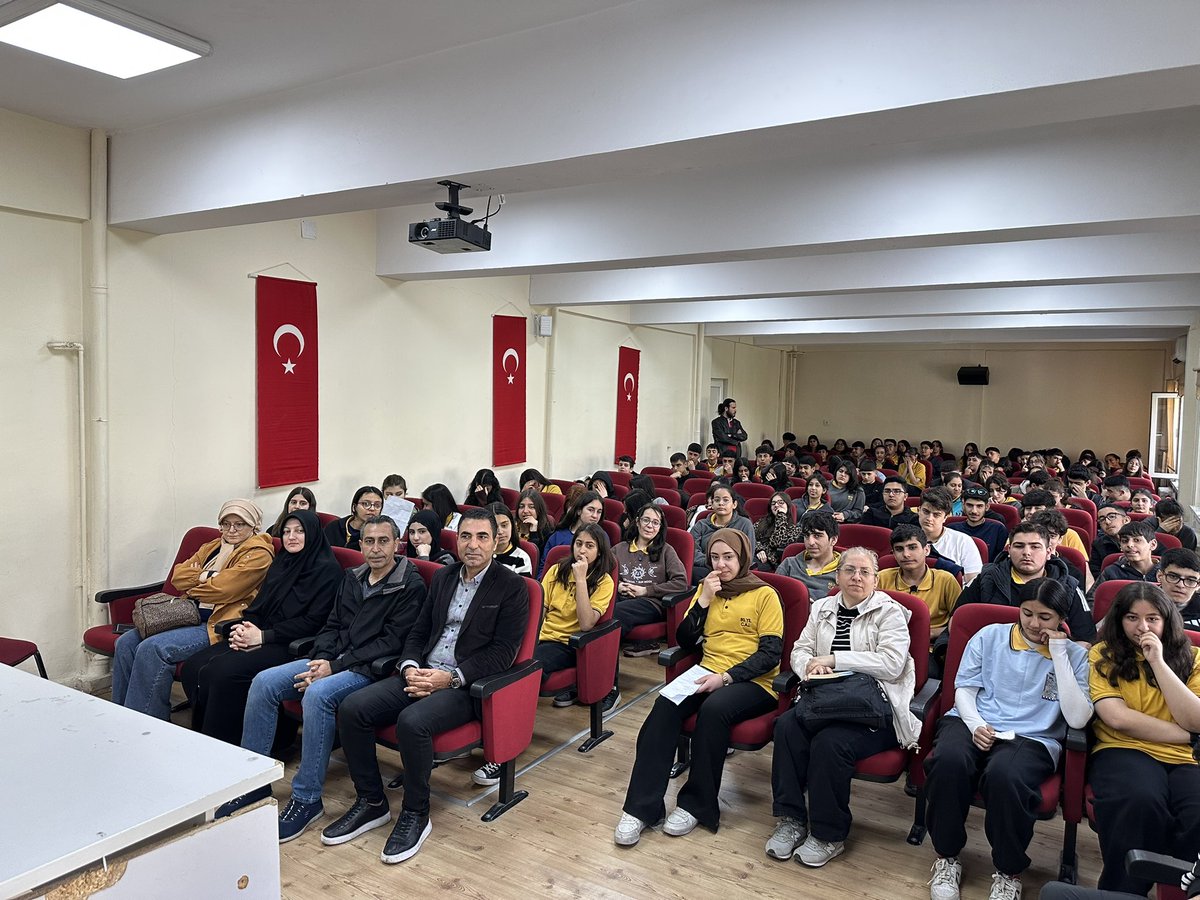 8Lisesi's tweet photo. Ahmed Arif’ i anma etkinlikleri kapsamında okulumuz Edb. Öğrt. Zemzem Ege tarafından koordine edilen şiir dinletisi okulumuz konferans salonunda gerçekleşti. Emeği geçen tüm öğrenci ve öğretmenlerimizi tebrik ederiz.. https://t.co/Cusj14lJwi