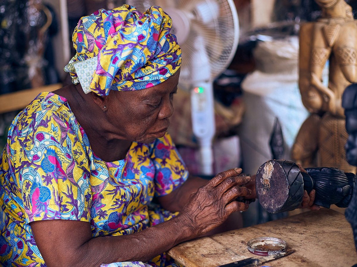 engr_macdam's tweet photo. Her hands may be aged, but they still breathe life into wood with unmatched strength and wisdom.

In silence, dust, and patience, she tells stories no book could ever fully hold.

This is a powerful tribute to resilience, heritage, and the beauty of African craftsmanship 🪵✨🌍 https://t.co/ucjnyKHtXz
