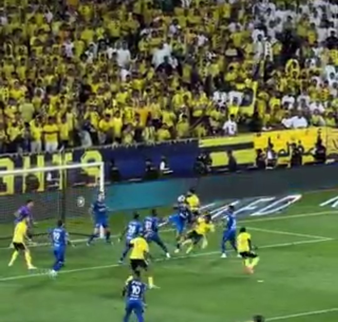hilaly1011's tweet photo. بداية مهزوزة للنصر لم يستغلها الهلال بسبب رعونة #بنزيما وسوء مستوى #سالم_الدوسري
حتى الهدف كان لمسة يد من العمري لم يرجع فيه للفار ، تبدو واضحة ..!!
#الهلال_النصر
#النصر_الهلال https://t.co/dCCMcUs5xm