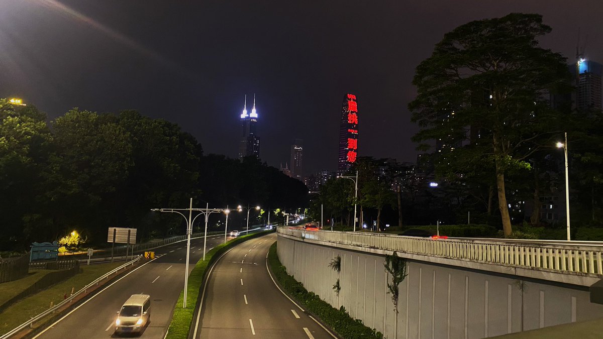 LIEW75250's tweet photo. midnight https://t.co/PS4E0GhCp9