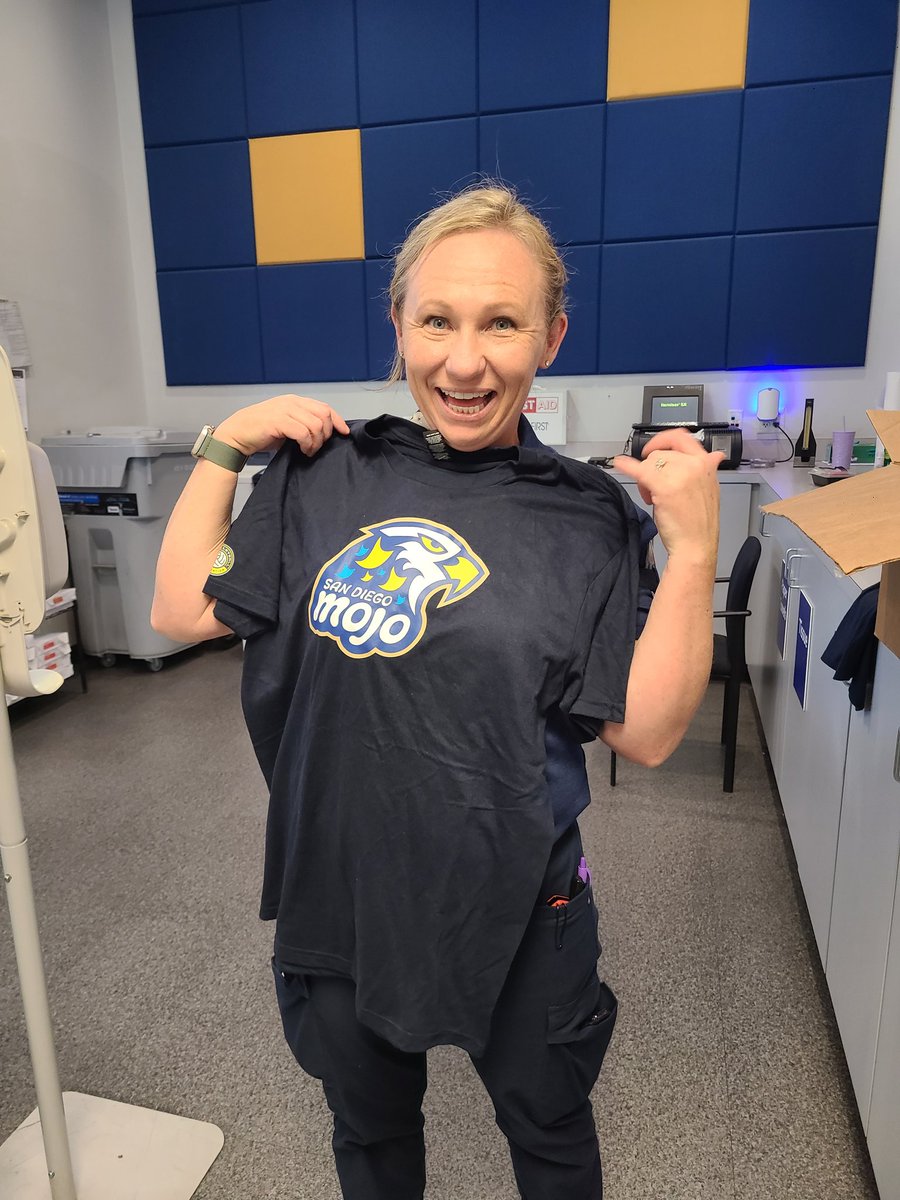 moresv1's tweet photo. Feeling the LUV! Thanks for the awesome SWAG @mlvolley. Southwest Airlines employees, @mlvolley ❤️✈️ https://t.co/hLYRNZUpCM