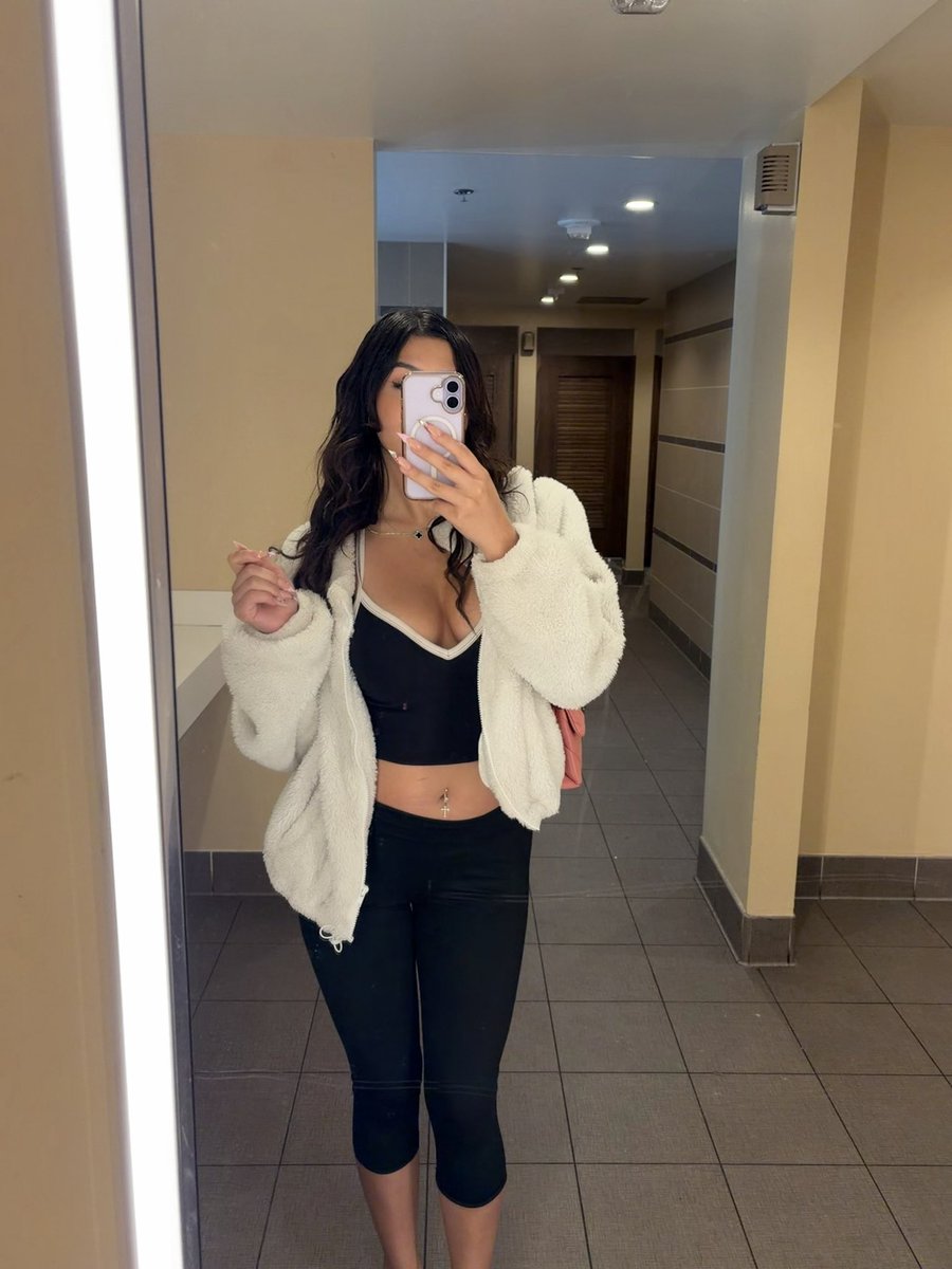 Nikki tweet media