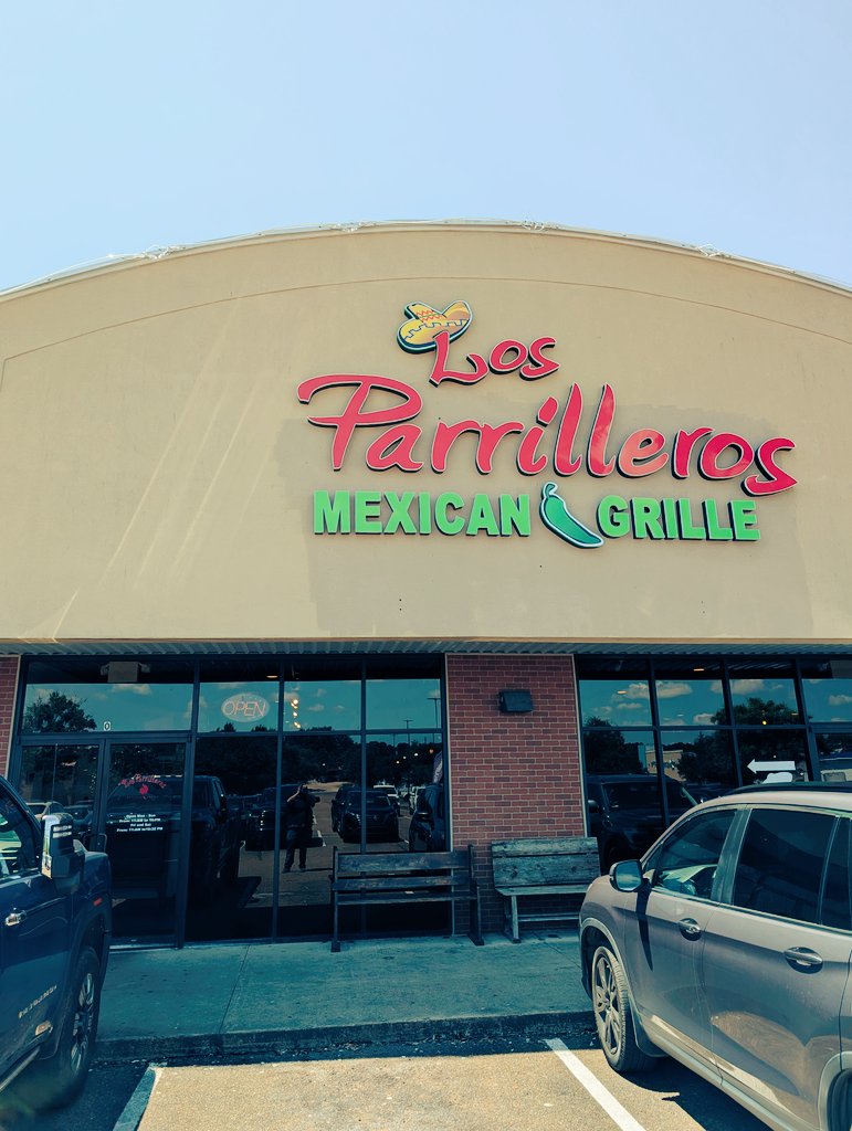ScottG_Shift4's tweet photo. Another system upgrade for Los Parrilleros, this one is in Brookhaven, MS. Welcome to the #Shift4 family https://t.co/Nw8hRFuLJU