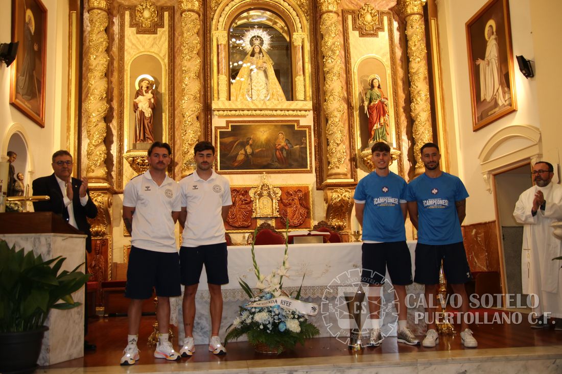 cspuertollanocf's tweet photo. 💙🏆 ¡Campeones con su Patrona! La plantilla del @cspuertollanocf ofreció el Trofeo de Liga a la Virgen de Gracia tras el histórico ascenso a #2RFEF. Un gesto de fe y agradecimiento que une al equipo con todo #Puertollano. https://t.co/bB4s49ktcM