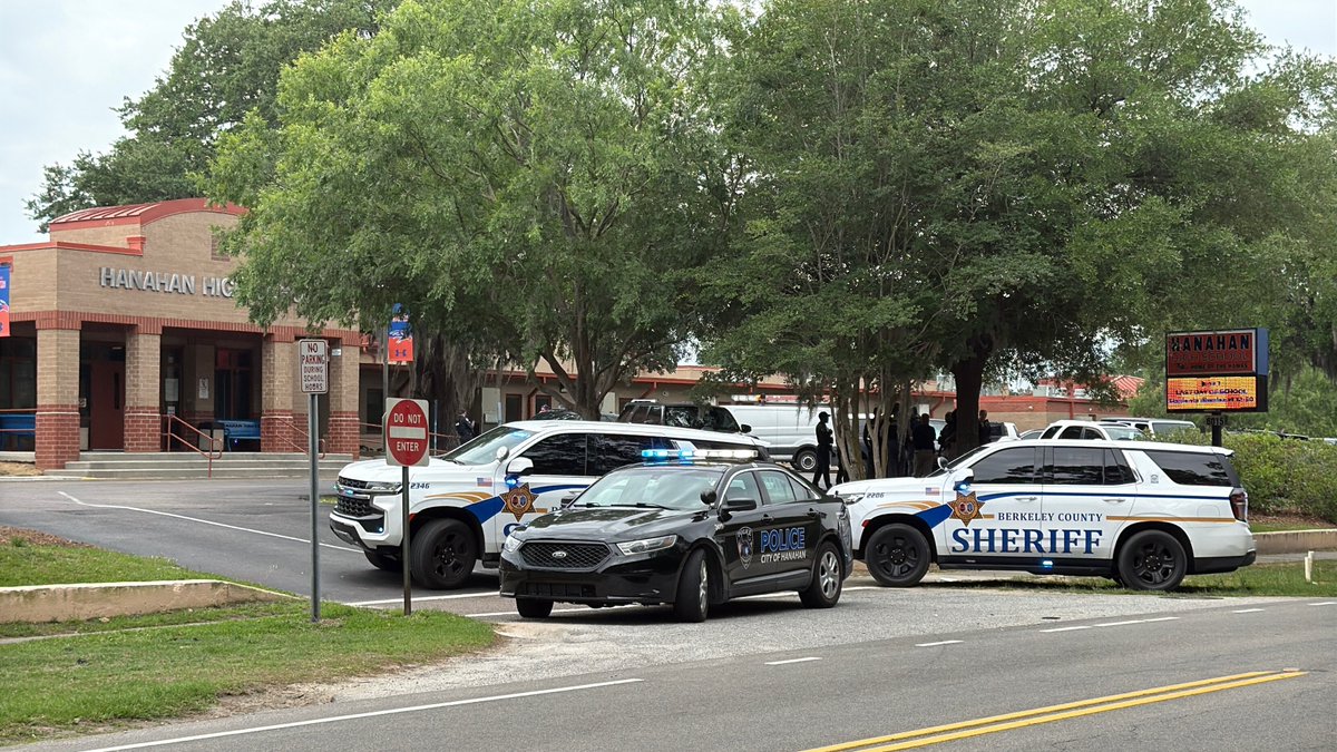 WCBD's tweet photo. LATEST: Police K-9s are conducting a thorough sweep of the school. Parents and the public are asked to avoid Murray Drive and the school.

Updates here: https://t.co/3NBA6aatOe https://t.co/urElOkOKhQ