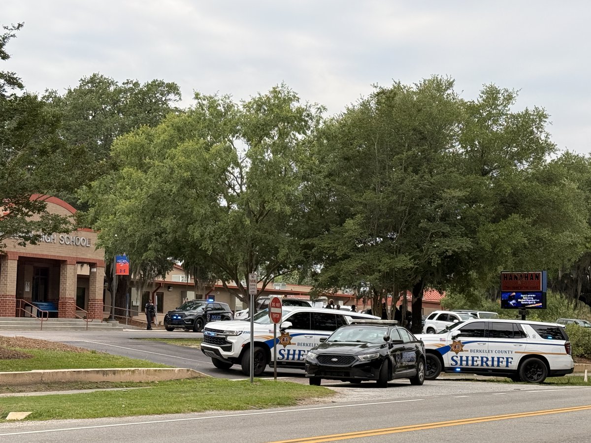 WCBD's tweet photo. LATEST: Police K-9s are conducting a thorough sweep of the school. Parents and the public are asked to avoid Murray Drive and the school.

Updates here: https://t.co/3NBA6aatOe https://t.co/urElOkOKhQ