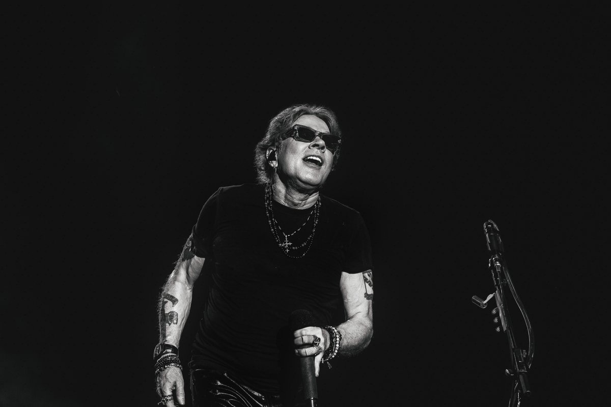 Guns N' Roses tweet media