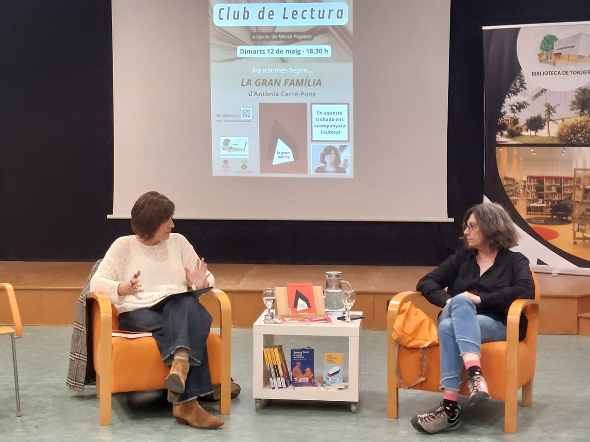 btordera's tweet photo. Avui hem pogut gaudir un Club de Lectura ben especial! 📚

Hem comentat la novel·la "La gran família" amb la seva autora Antònia Carré-Pons. 
Ha estat tot un plaer!

#Tordera #TorderaImagina #BibliosMaresme @Aj_Tordera  @bibliotequesXBM  @elclubeditor   @CalCarre https://t.co/gZ7YDuU276