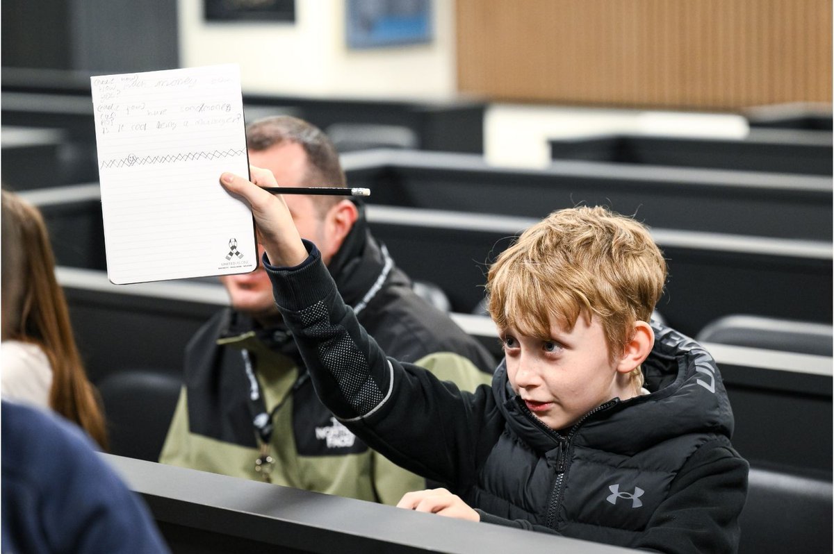 NU_Foundation's tweet photo. Aspiring sports reporters landed their first exclusive interview during a press conference with Anthony Elanga 🗞️🤩  

Pupils enjoying a stadium tour of St. James' Park stepped into the media suite to see a surprise subject ready for all their questions 🙋 

Full story 👉 https://t.co/5ozQvNUBq2
@PLCommunities
#PLPrimaryStars #PLMoreThanAGame