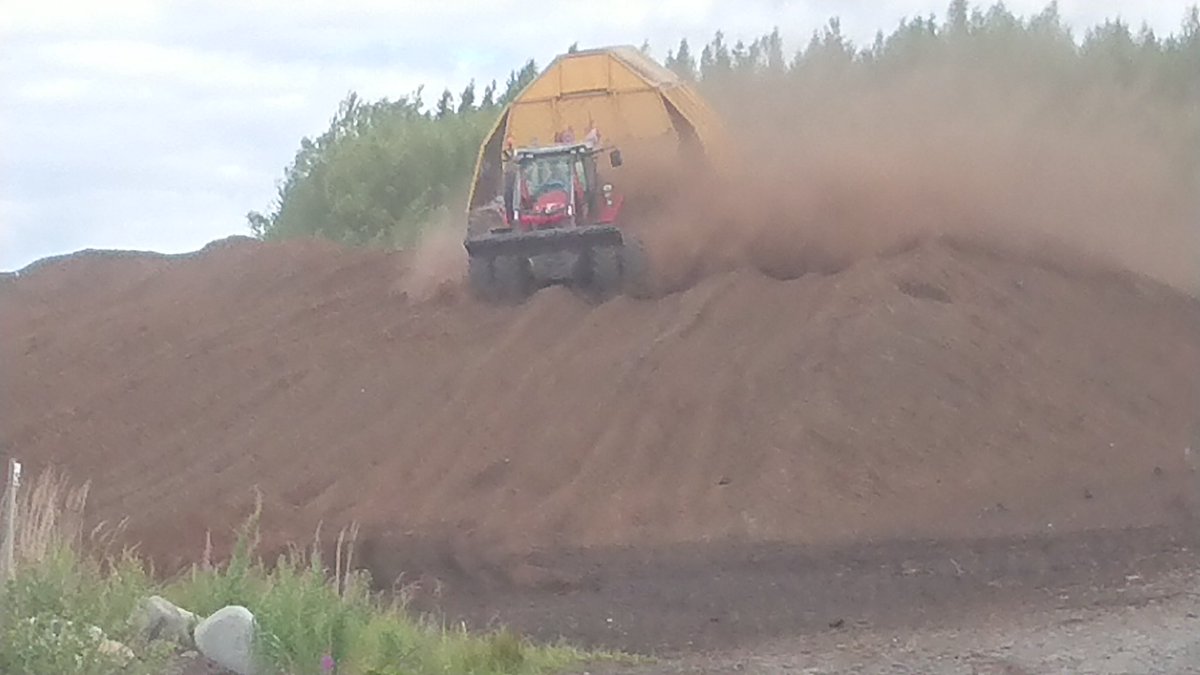 SuutalaEsa's tweet photo. Tämä uusiutuva kasvu-/polttoturve on Suomen rikkaus. Parasta/tehokkainta kasvihuoneille, tuotantoeläimille, energia tuotatantoon. https://t.co/vLMmiKT8PN