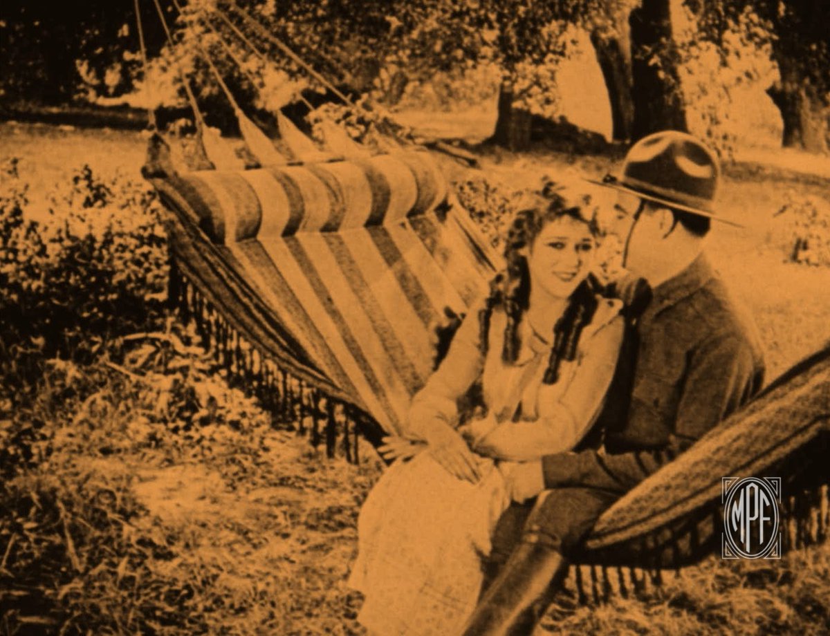 Mary Pickford tweet media