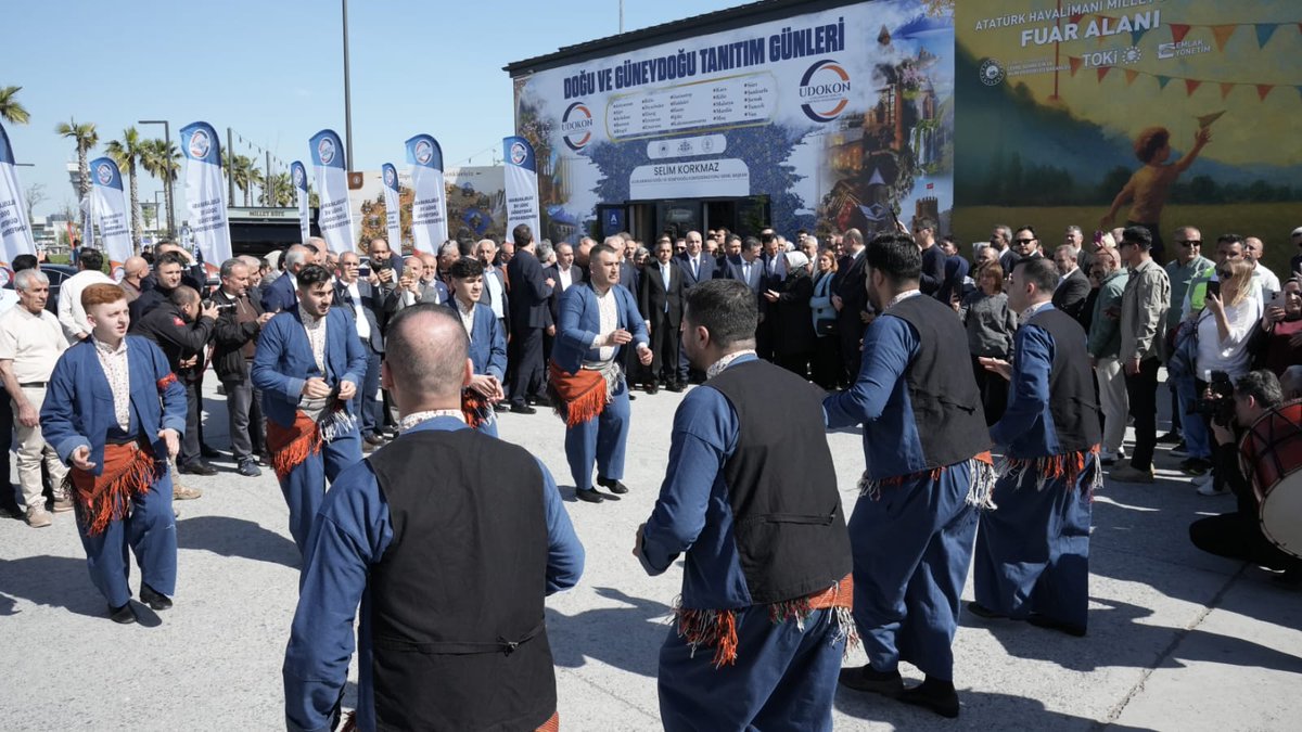 bunderbitlis's tweet photo. Cumhurbaşkanı Yardımcımız Sayın Cevdet Yılmaz Beyefendi’ye, programlarımıza göstermiş olduğu katılım, samimi ilgi ve bizlere ayırdığı değerli vakit için teşekkür  Ülkemize ve milletimize sunduğu tüm hizmetlerden dolayı kendilerine şükranlarımızı sunuyor, Allah razı olsun diyoruz. https://t.co/WGk8KnmkVF