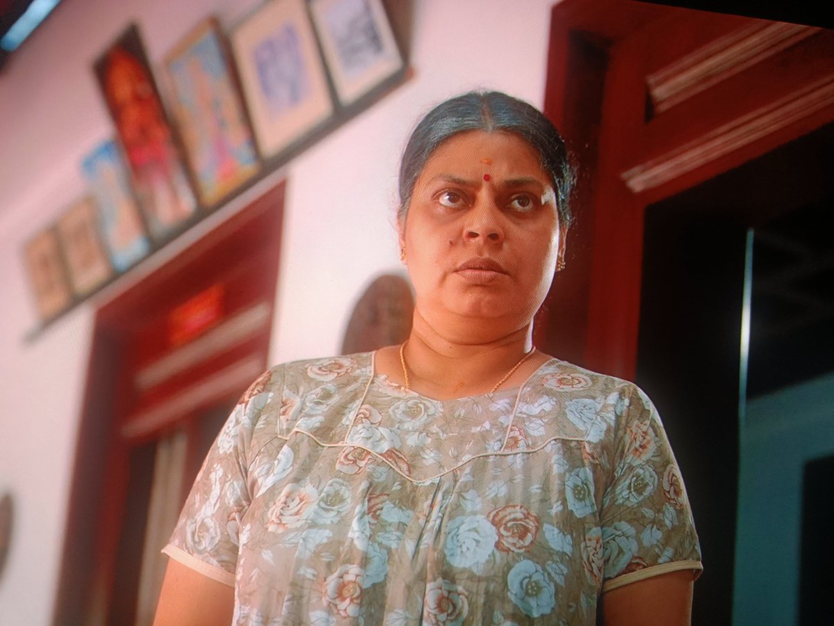 വീണ്ടും വീണ്ടും എടുത്ത് കാണുവ ഇവരുടെ സീനുകൾ. അസാധ്യം.