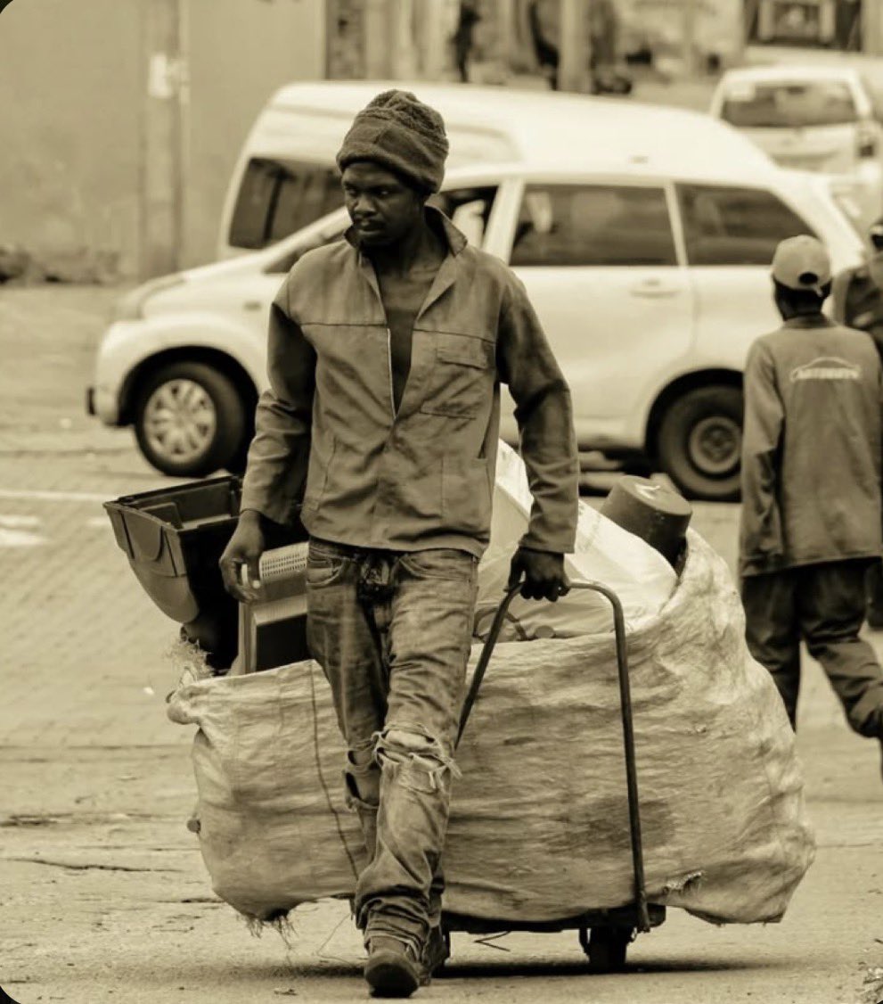 Derek 🇷🇼🇺🇬 tweet media