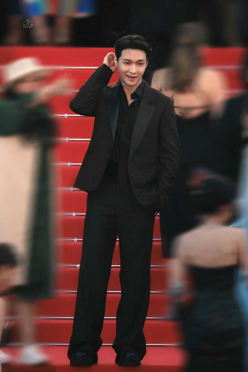 yixing loops tweet media