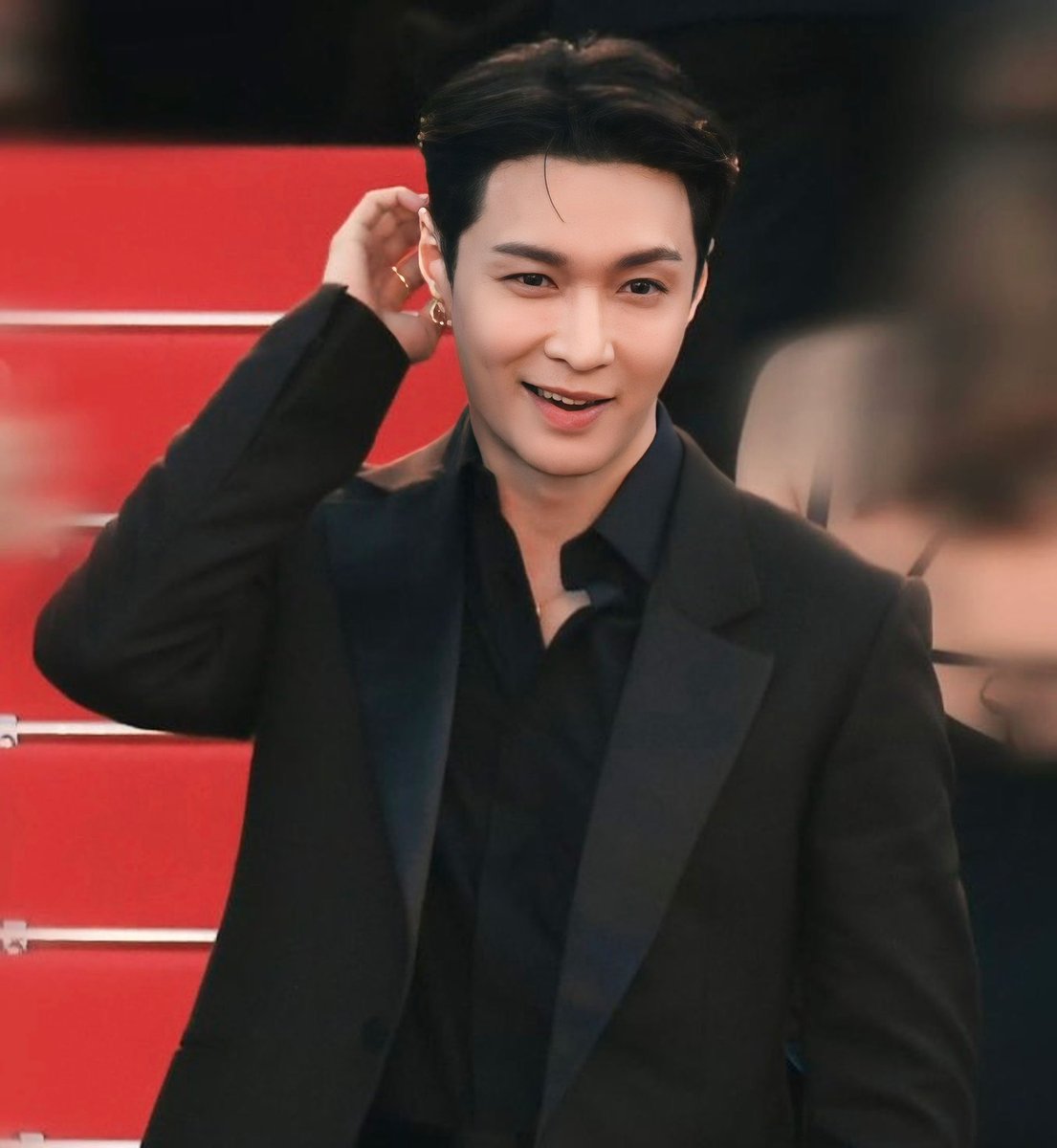 yixing loops tweet media