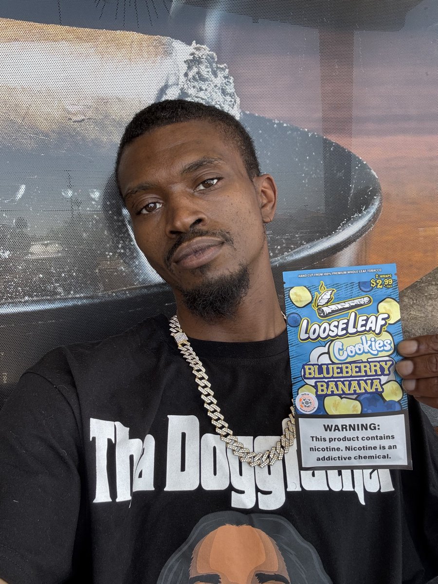 Baggzforever's tweet photo. Iโm the 1st Brand Ambassador with the NEW! โBlueberry Bananaโ ๐ซ๐ ๐@cookiesglobal Looseleafs @SmokeLooseLeaf ๐ช๐พโผ๏ธ๐
#Looseleaf #SmokeLooseleaf #CookiesEnterprises @berner415 https://t.co/xKemOiiguZ