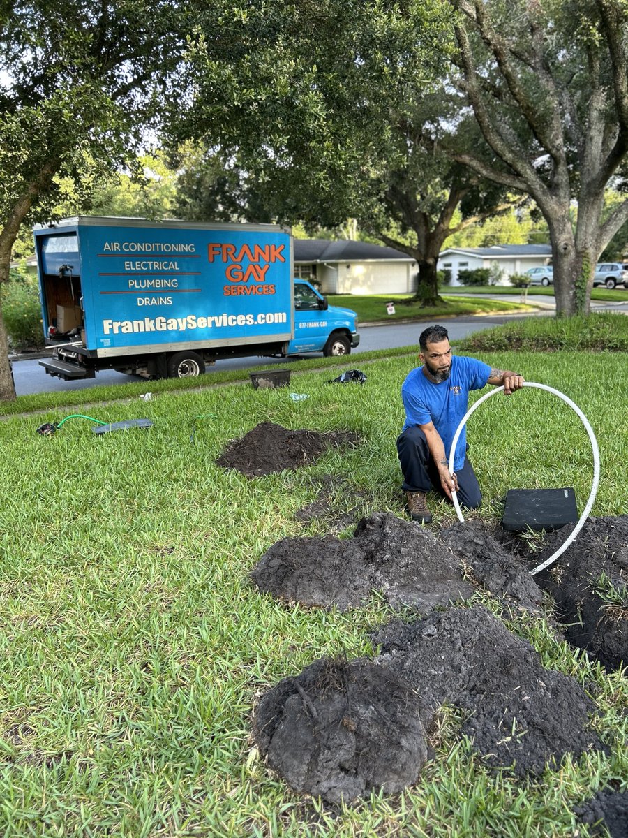 TheFrankGayWay's tweet photo. Plumbing problems don’t fix themselves, but we do. 

Fast, reliable service when you need it most. 🚐🌴 https://t.co/MhOexuL8Sc
