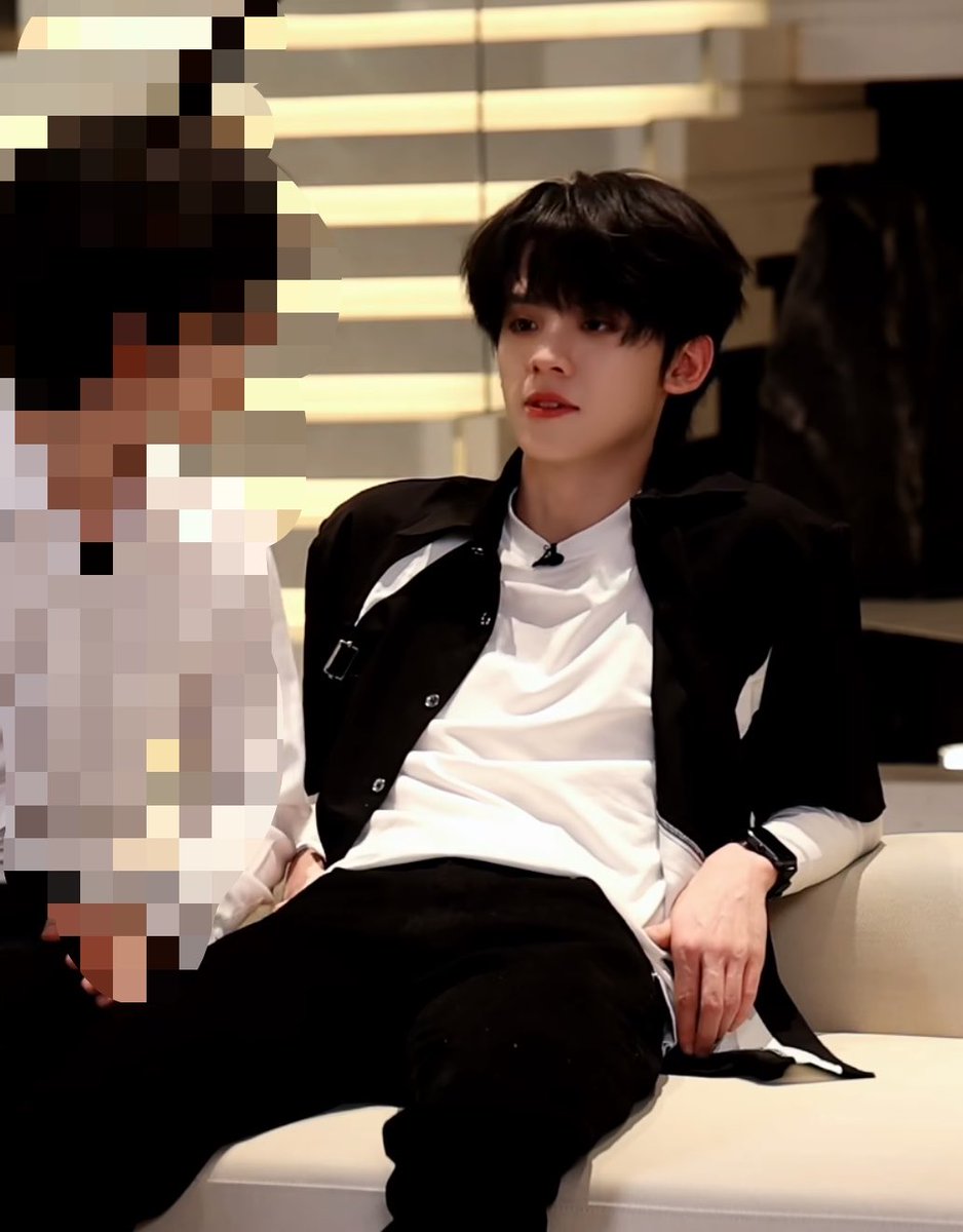 Lia029HC's tweet photo. 早就说了吧，左航是爸爸🥺🤲🏻
爸爸你的手看起来很有劲…… https://t.co/GmFde1XRph