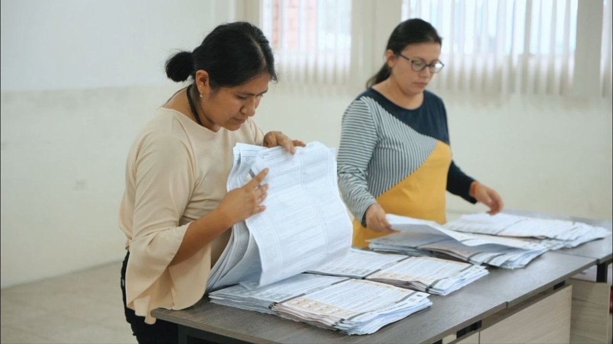 CNE_LosRios's tweet photo. 🇪🇨 Reafirmamos nuestro compromiso con la ciudadanía en la organización de procesos electorales altamente técnicos, transparentes y seguros, que garantizan el respeto a la voluntad popular expresada en las urnas. 🗳️

#TuVotoTuDecisión
#Elecciones2027Ec
#ElecciónCPCCS2027 https://t.co/RH67h4FUCt