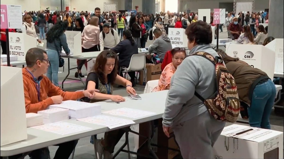 CNE_LosRios's tweet photo. 🌍🗳️ Las y los ecuatorianos que habitan y están empadronados en las tres circunscripciones especiales del exterior elegirán únicamente a las autoridades de #ElecciónCPCCS2027. 🇪🇨

#TuVotoTuDecisión
#Elecciones2027Ec https://t.co/FmSZAyObPU