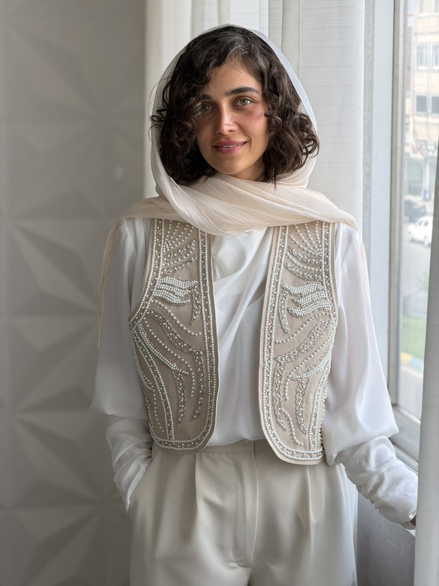 لی لا tweet media