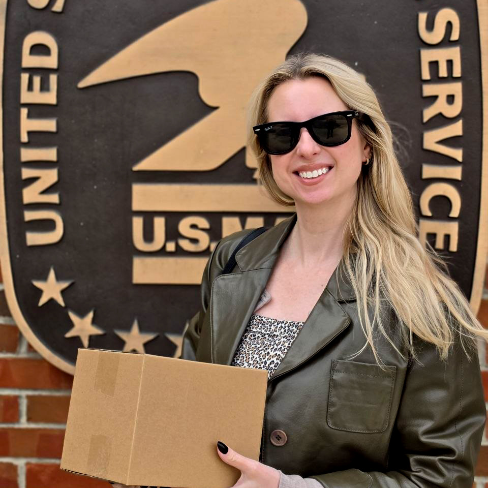 ArtoraDesign's tweet photo. Trending Hats! Here's owner Alyssa shipping the awesome Artora Bear hat to a customer in Texas! This one features the silver carbon fiber patch on gray and white mesh Richardson 112 trucker hat. Get yours here: https://t.co/4utr5XLngy
#coolhat #TruckerHat #artorahat #bearhat https://t.co/NYYKqdDpOB