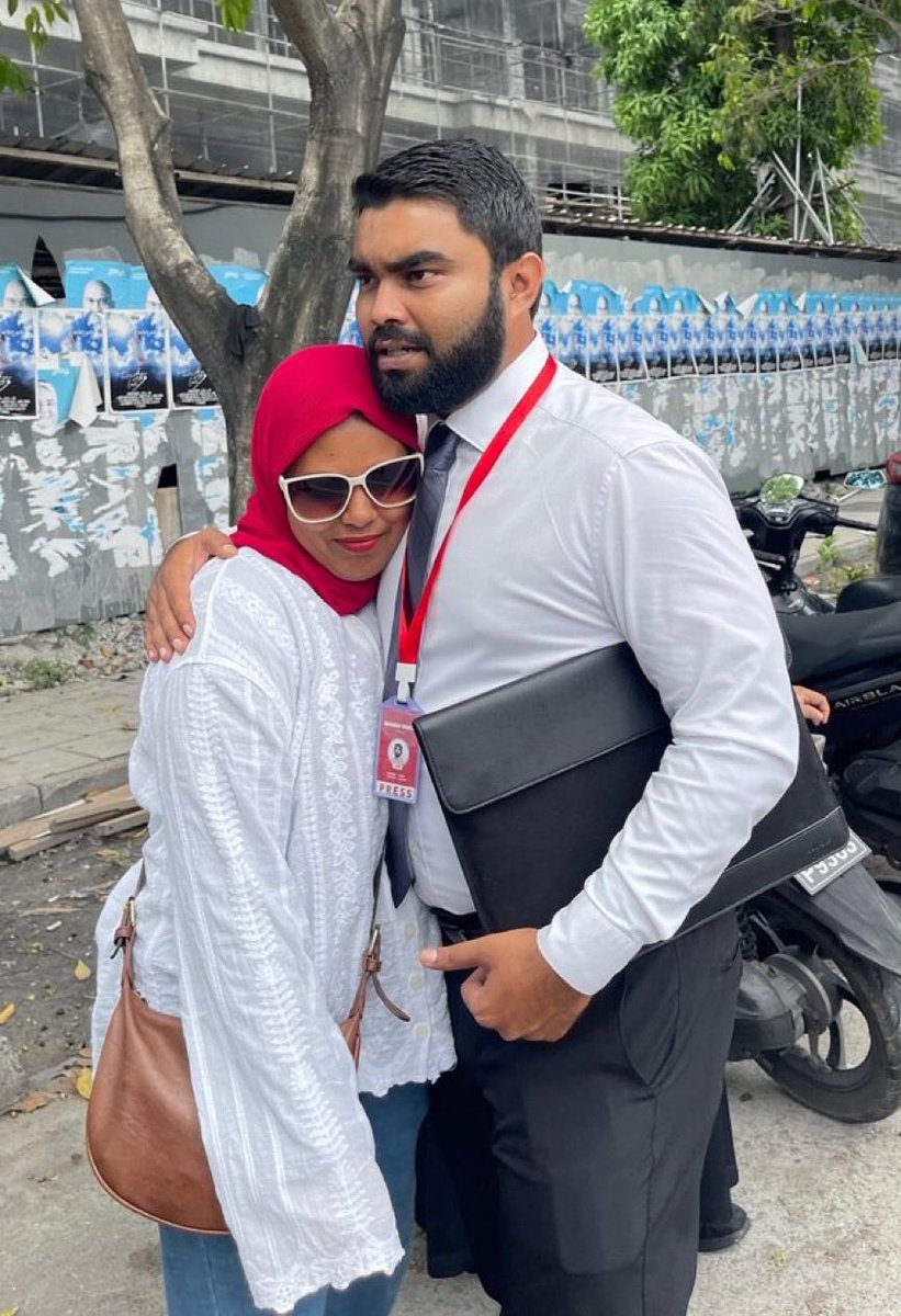 NoosMdv's tweet photo. Maldives: A journalist asks President @MMuizzu a question. Another reports it. Both are now in jail.
Democracy and press freedom are under attack. The world must speak up.
#FreeMaldivesJournalists #PressFreedom https://t.co/f2fODl9xZB