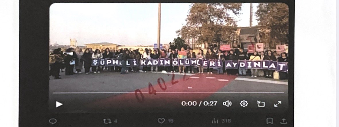 EzilenlerinnHB's tweet photo. Sosyalist kadınlar ‘şüpheli kadın ölümlerini aydınlatacağız’ dedikleri, 25 Kasım’larda meydanları terk etmedikleri için #100GündürTutsaklar

İşte hepimizin yürüdüğü yolların ‘suç delili’ yapılmış hali 👇 https://t.co/bRbenmXhqk
