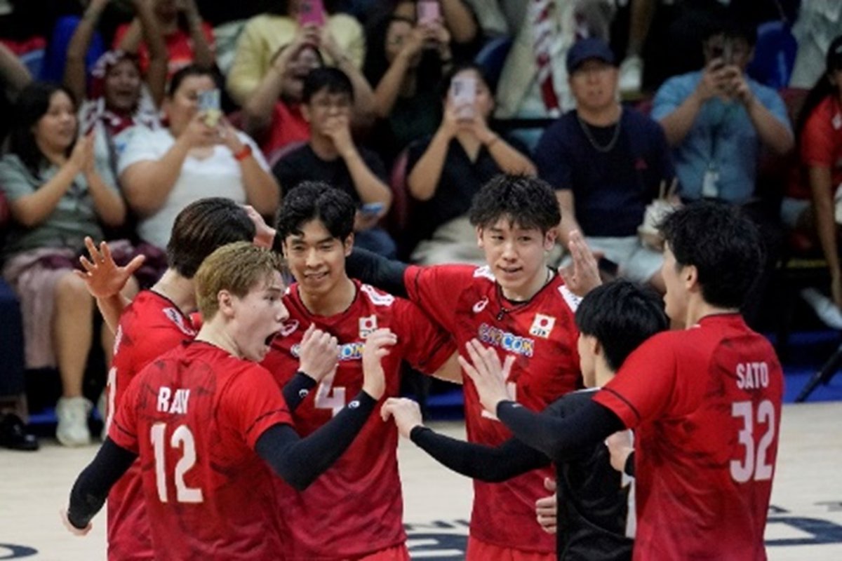 TVGweb's tweet photo. 「バレーボール アジア選手権」

オリンピック出場権をかけた戦いを
今夏フジテレビが独占中継🏐

テーマソングは緑黄色社会「晴々」
石川祐希、髙橋藍ら選手陣に取材し
約1年かけて制作🌿

メンバーコメントも到着💭
「自分を鼓舞できる曲に」

https://t.co/DfuH4WjUlv

#バレーボール #緑黄色社会 https://t.co/gaqqVsCPsq