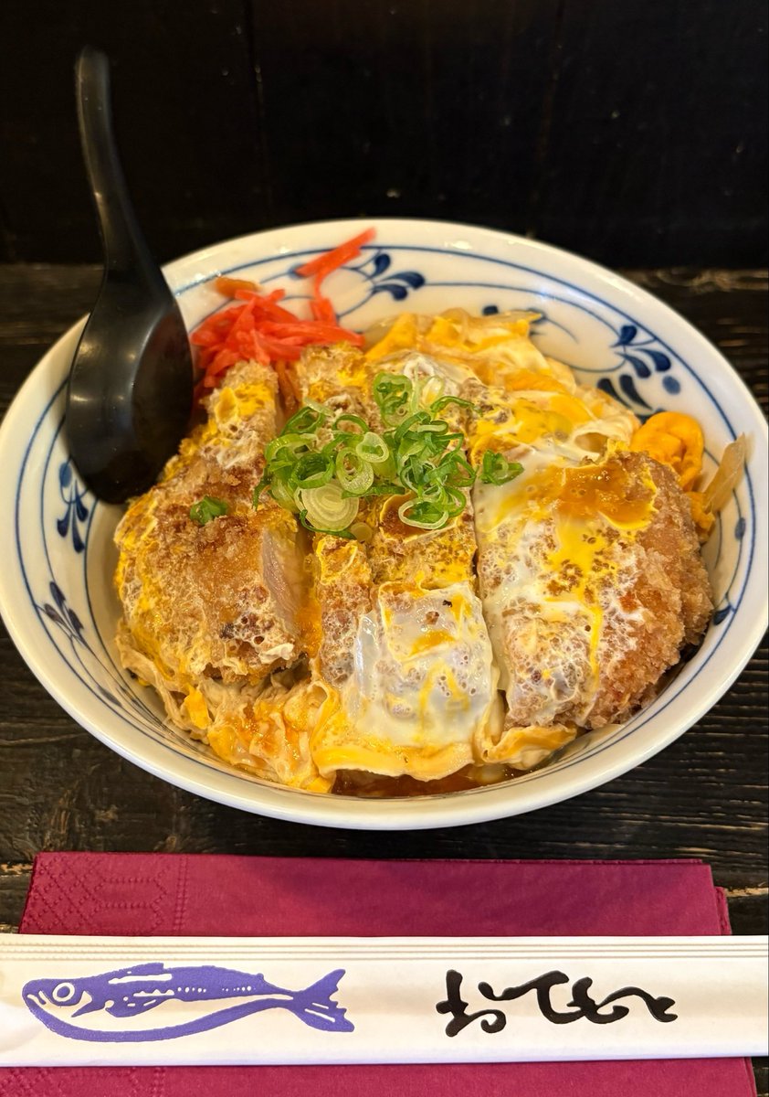 haremove_'s tweet photo. 【速報】ドイツで10年ぶりにピアノ再開🎶

日曜日に思いつきで体験レッスンを予約して今日行ってみたら、講師が同い年のかわいい音大生で運命感じちゃった！！！

朝からCSOとの面談、マーケ責任者とプロジェクト会議、車のタイヤ交換と、ハードスケジュールをこなした自分えらいのでひとりカツ丼💛 https://t.co/rOUQz0PtqB