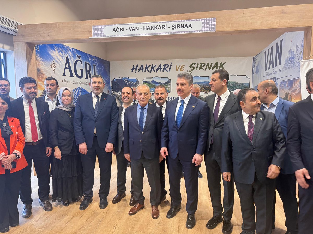 bunderbitlis's tweet photo. Adalet Komisyonu Başkanı ve İstanbul Milletvekili Prof. Dr. Sayın Cüneyt Yüksel ile Küçükçekmece Belediye Başkanımız Sayın Kemal Çebi Beyefendi, Uluslararası Doğu ve Güneydoğu Programı’nda bizleri yalnız bırakmamışlardır.Katılımlarından dolayı teşekkür ederiz https://t.co/iRiGNvDc7q