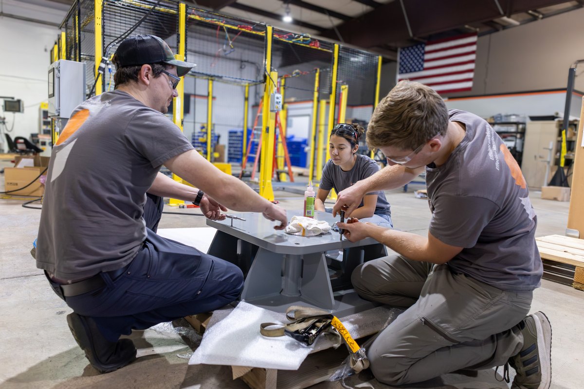 Concept_Systems's tweet photo. Different skillsets. Same goal.

Some people see hardware.
Some people see logic.
Some people immediately grab the tools and figure it out together.

That’s the kind of teamwork that keeps automation projects moving from the shop floor to startup.

#industrialautomation https://t.co/GIcBFaYTDE