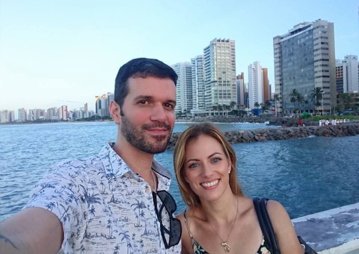 HuffnPuff82's tweet photo. @zvhiesla @TylerSCrypto 1. That's entirely irrelevant, even if it were true 
2. You're a schoolyard child brain.
3. Here's me with my wife 😅 https://t.co/Ta2MQRloix
