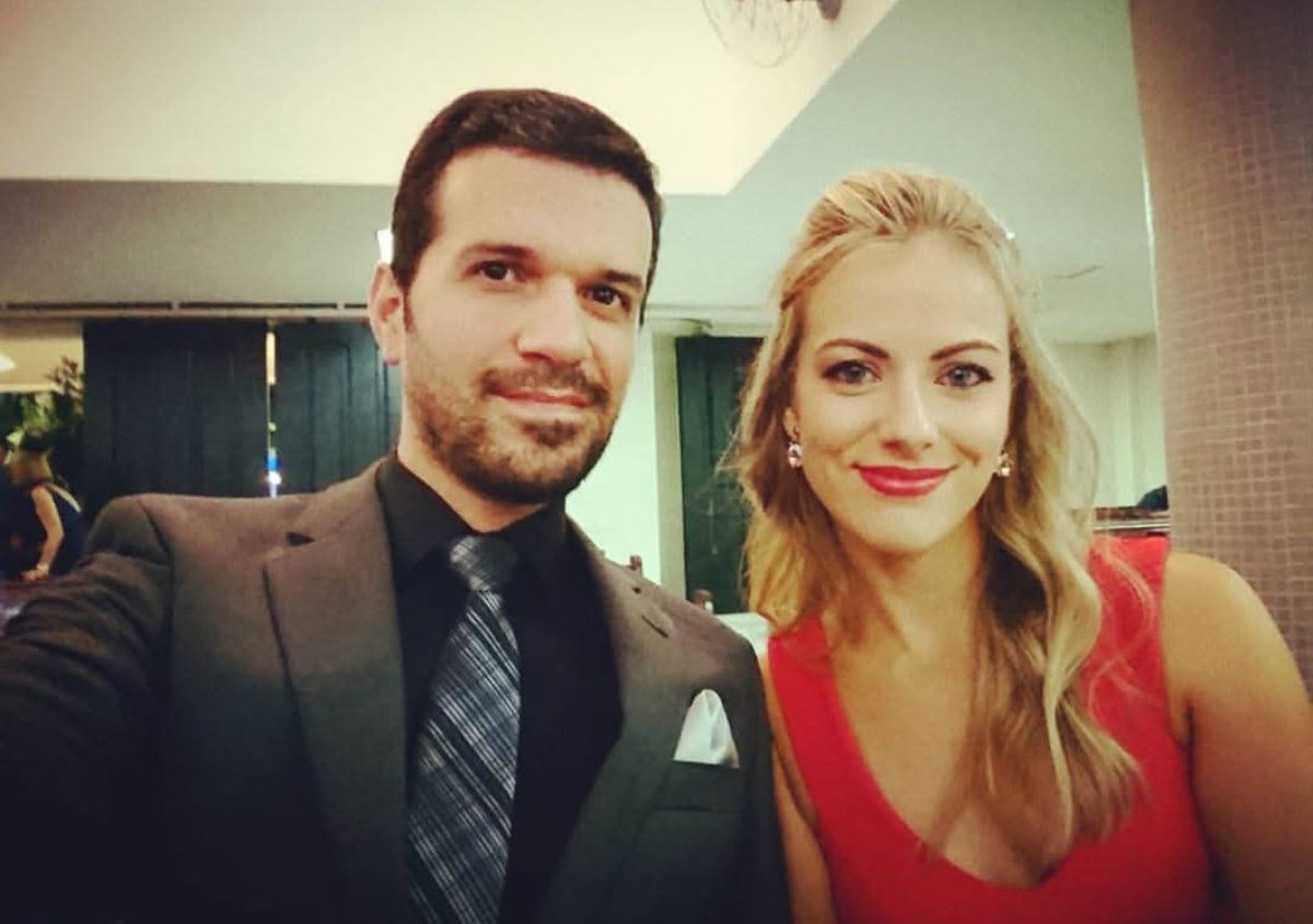 HuffnPuff82's tweet photo. @zvhiesla @TylerSCrypto 1. That's entirely irrelevant, even if it were true 
2. You're a schoolyard child brain.
3. Here's me with my wife 😅 https://t.co/Ta2MQRloix