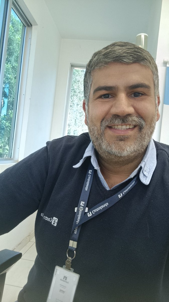 RoddCollins's tweet photo. Apenas um tiozinho no seu local de trabalho. https://t.co/Ncjf3N3Yuy