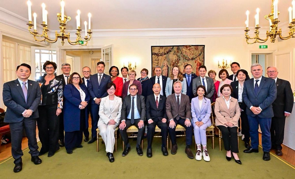 OlivierCadic's tweet photo. 🇫🇷🇹🇼 Merci à Daniel Kuo-yu Han, pdt du Yuan législatif, et à la délégation des 10 parlementaires taïwanais pour leur visite en France.
Une diplomatie parlementaire au plus haut niveau face à un enjeu commun : défendre nos démocraties contre les menaces étrangères qui les visent ! https://t.co/fOit4skjEH