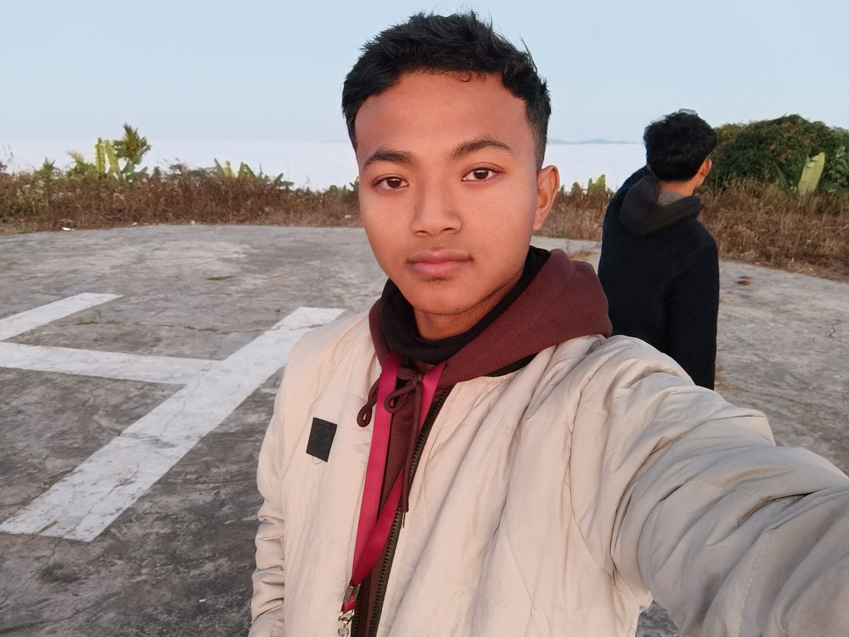 🙂 tweet media