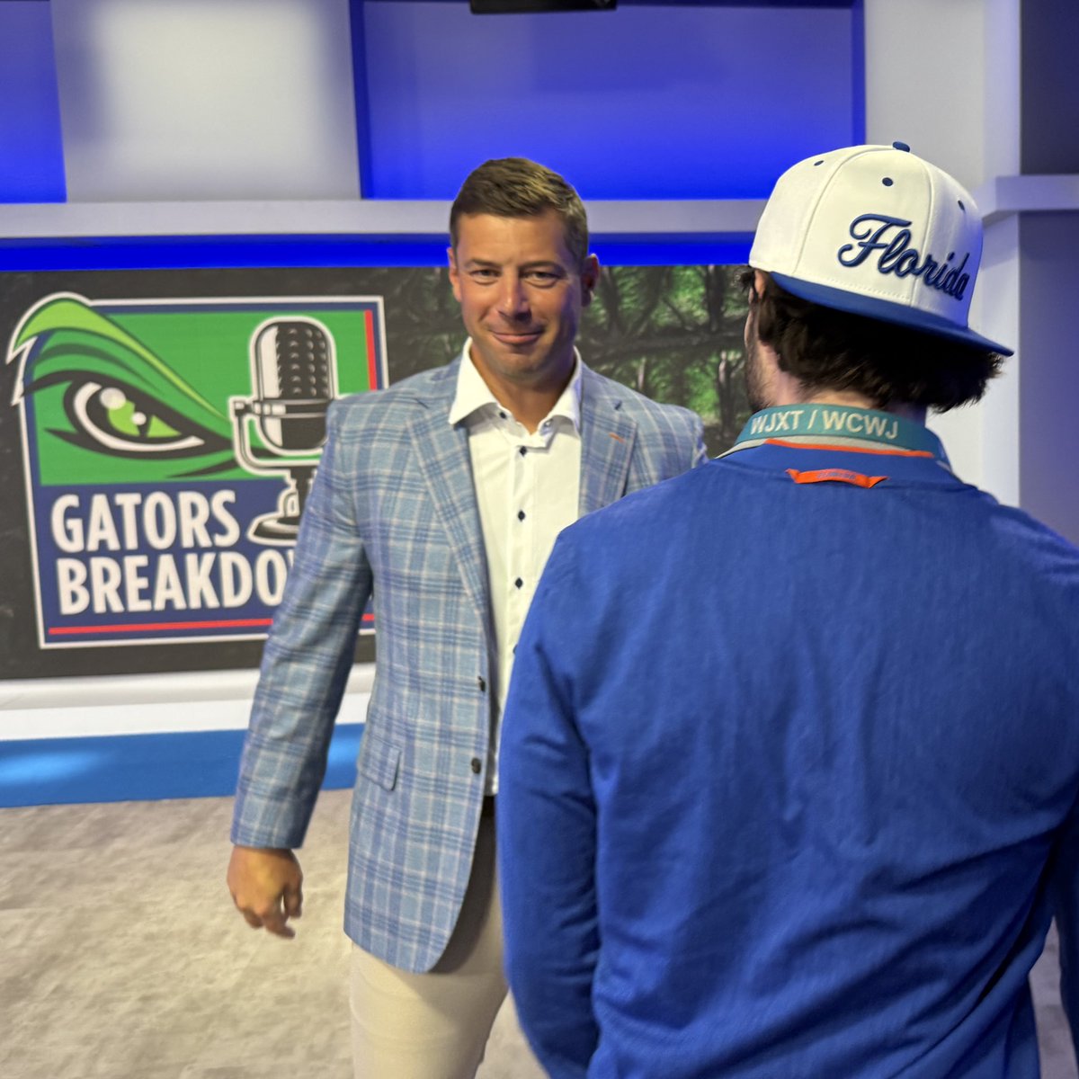 CamronLunn's tweet photo. It’s not everyday Coach Sumrall comes to town. Excited to see what a new era of @GatorsFB brings! Hear what he has to say on @wjxt4 and @GatorsBreakdown https://t.co/4tzWECAyrl