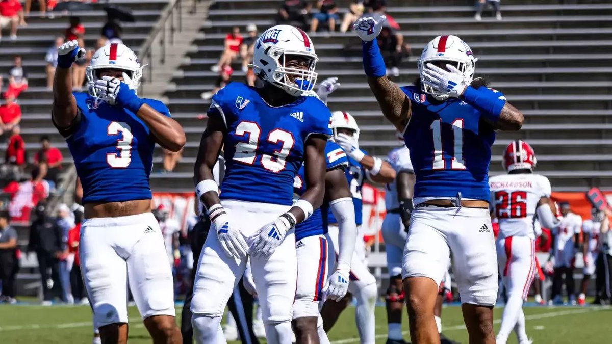 TyrellBarze_Jr3's tweet photo. blessed to receive my 3rd d1 offer from the university of west georgia @CoachSewellUWG Praise the lord 🙏🏾 @CoachKTinsley @barrymerrittasu @Coach_JGunter https://t.co/75xDFc6Emm