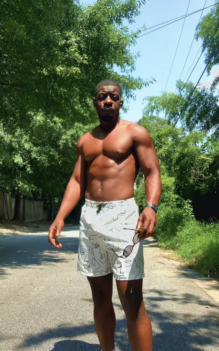 BaronBbc1's tweet photo. Who wants to have a piece of me https://t.co/MGGHeLjB2W