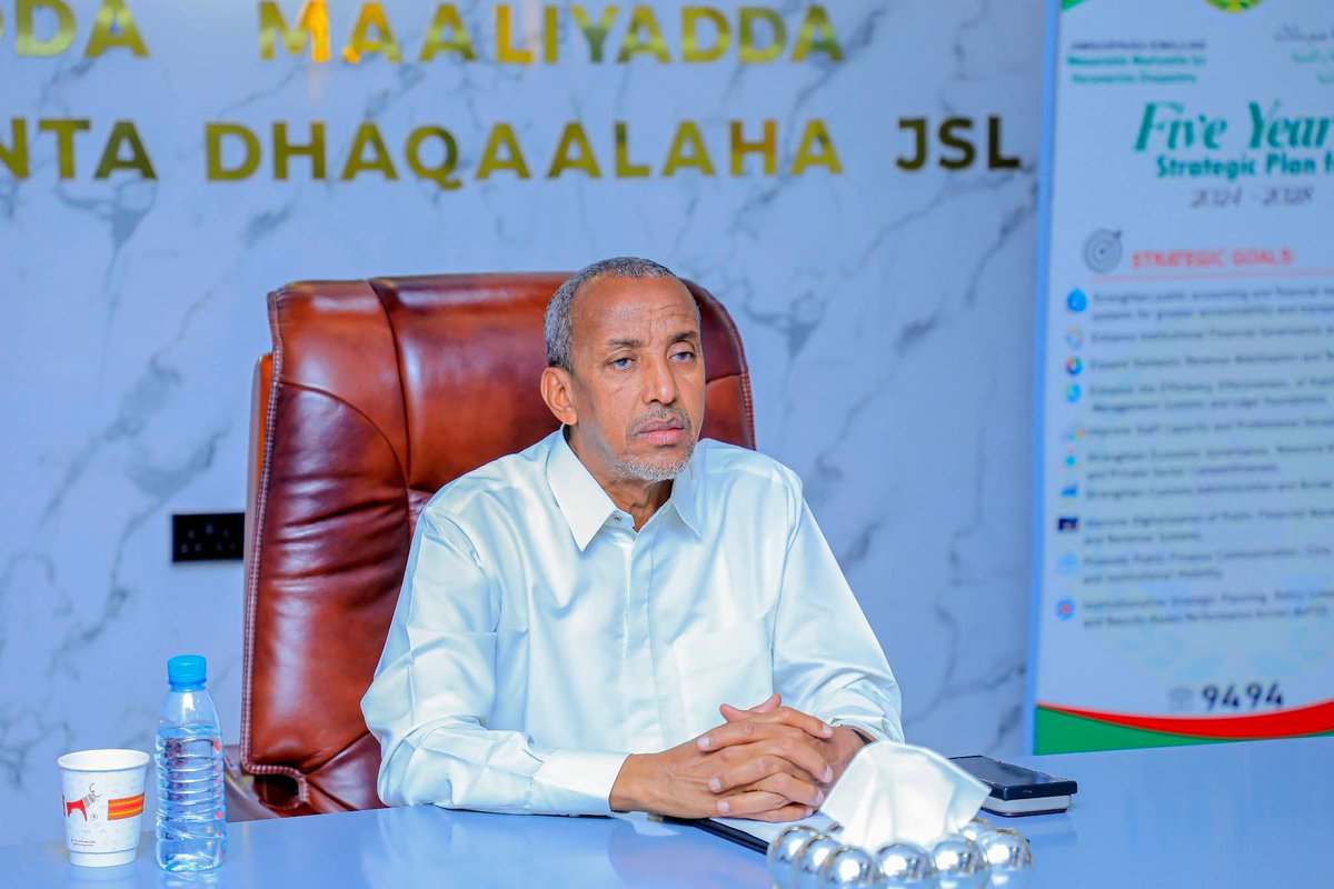 slmofd's tweet photo. Finance Minister Hon. Abdillahi Hassan chaired the Quarterly Performance Review Meeting on World Bank-funded projects, bringing together ministers and heads of autonomous agencies to assess Q1 2026 progress, strengthen coordination, and accelerate Somaliland’s development agenda https://t.co/sXf1s4duej