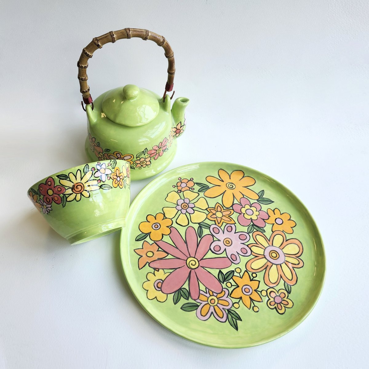 PotteryWorksCLS's tweet photo. If you're looking for a piece to brighten your space, come on down to our studio! Spring keeps on springing in here! 🌼🌸🌺🌷 https://t.co/DWN31A0g23