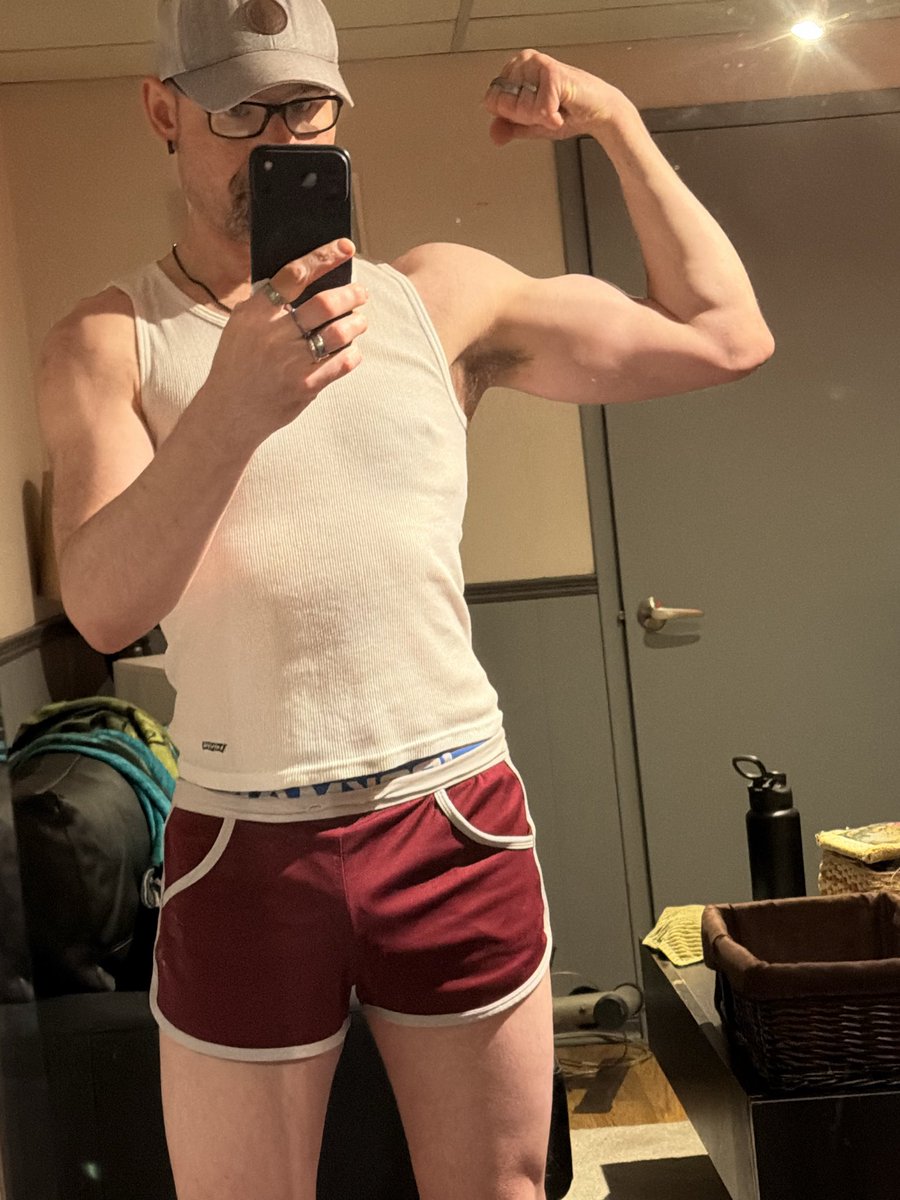 Dustin92800567's tweet photo. Wow who’s that guy https://t.co/BgHOo03ZWd