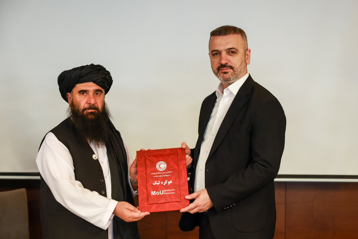 KizilayKurumsal's tweet photo. Türk Kızılay ile Afganistan Kızılayı arasında, 2026-2031 yıllarını kapsayan 5 yıllık iş birliği protokolü imzalandı.

Uluslararası İşler ve Göç Hizmetleri Genel Müdürümüz Alper Küçük ile Afganistan Kızılayı Genel Sekreter Yardımcısı Molavi Ruhullah Mohmand’ın imzaladığı protokol kapsamında, iki kardeş kuruluş arasındaki insani yardım alanındaki iş birliğinin güçlendirilmesi hedefleniyor.