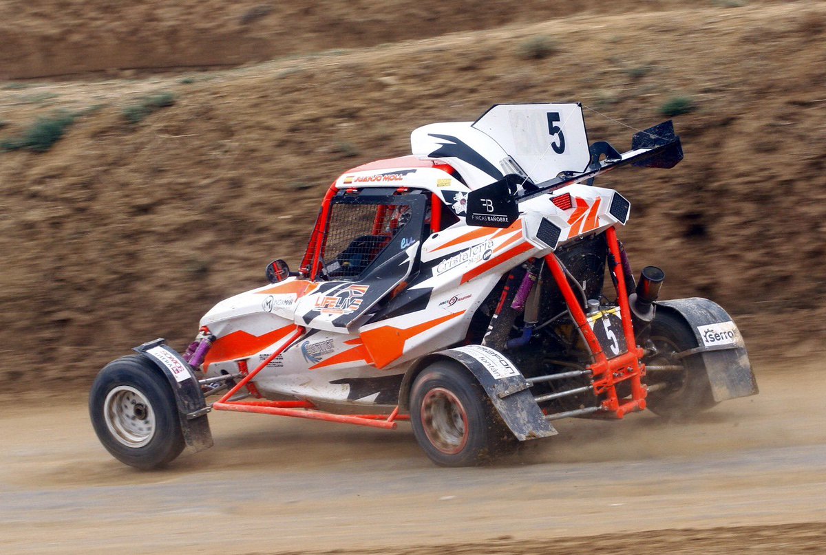 CEAX_RFEdA's tweet photo. 📌 Iván Ares, el mejor de los pilotos españoles en Seelow

🔘 Lograba la cuarta plaza en la final de la primera cita del Campeonato de Europa FIA de Autocross y Cross Car

▶️ https://t.co/ZRTADbWBVe

#AX
#autocross #offroad https://t.co/DNvuH0kmwS